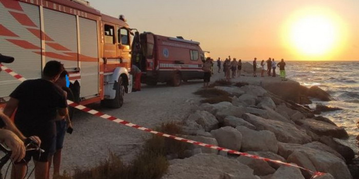 Recuperato dai sommozzatori dei Vigili del Fuoco corpo senza vita di un 17enne annegato a Scoglitti