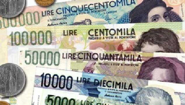 Dalla gioia alla delusione: trova 245 milioni di lire a casa del fratello morto: “Impossibile cambiarli”