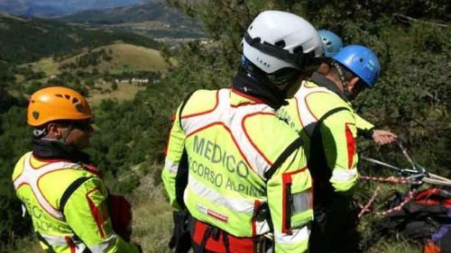 Scontro tra deltaplano e parapendio a 1600 metri di quota: un morto e un ferito