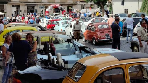 Caltanissetta, 7° Raduno di “Fiat 500” in Piazza Mercato