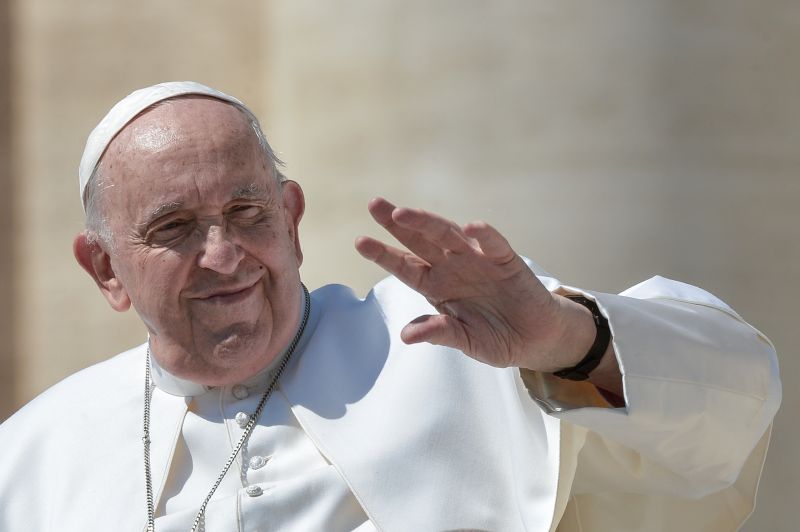 Papa Francesco “Serve un’economia illuminata per affrontare nuove sfide”