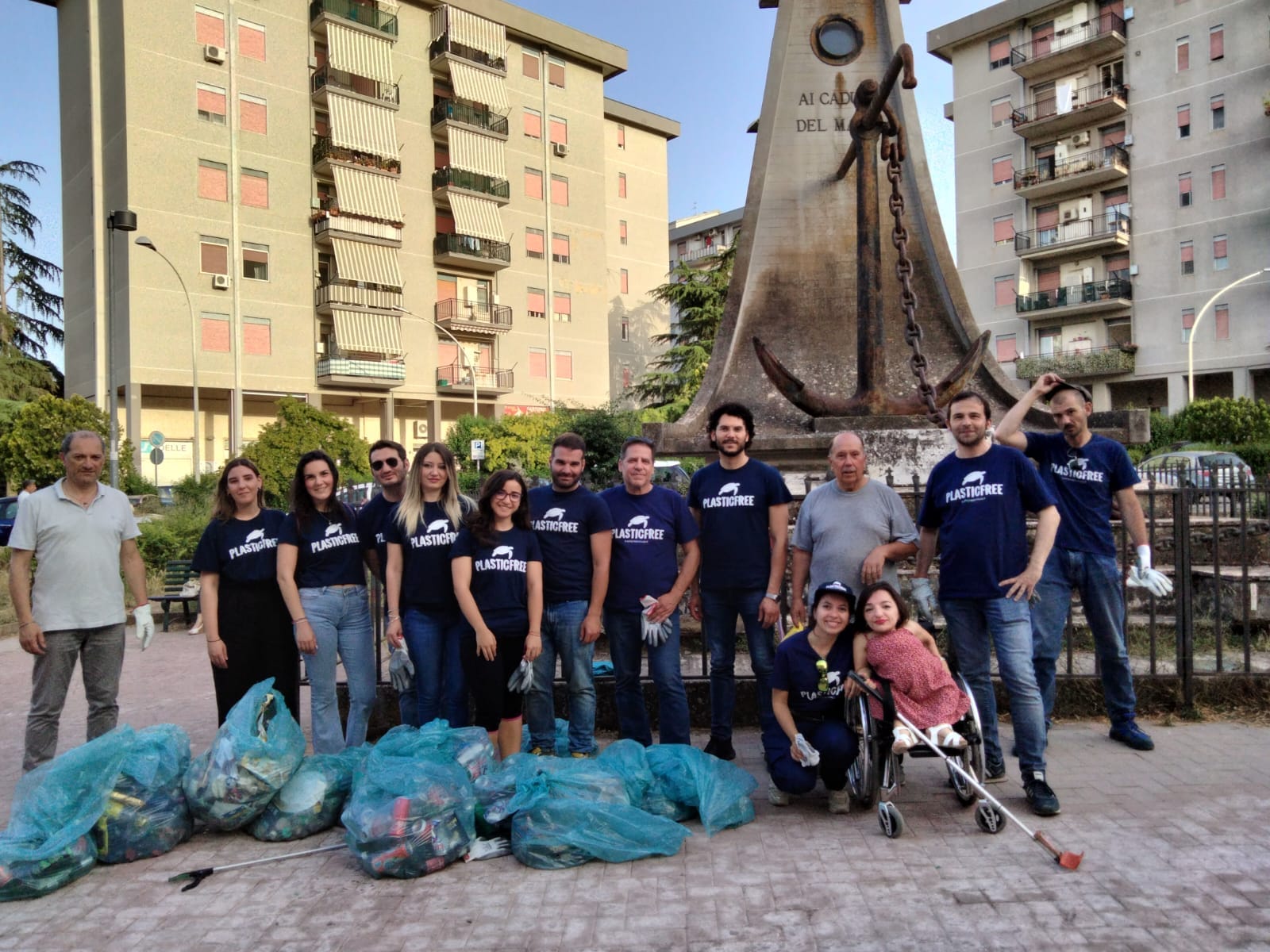 Caltanissetta, l’1 ottobre Plastic Free ripulisce il Parcheggio di via Guastaferro. Come unirsi ai volontari