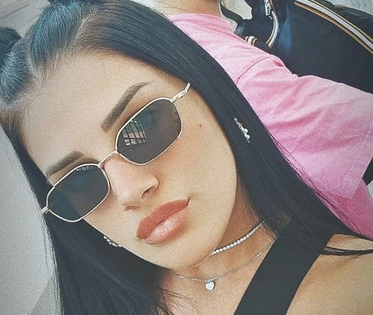 Morta a 21 anni dopo essersi sottoposta ad intervento di chirurgia estetica per aumentare il seno