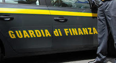 Caltanissetta, la Gdf arresta due corrieri della droga in possesso di 20 kg di hashish