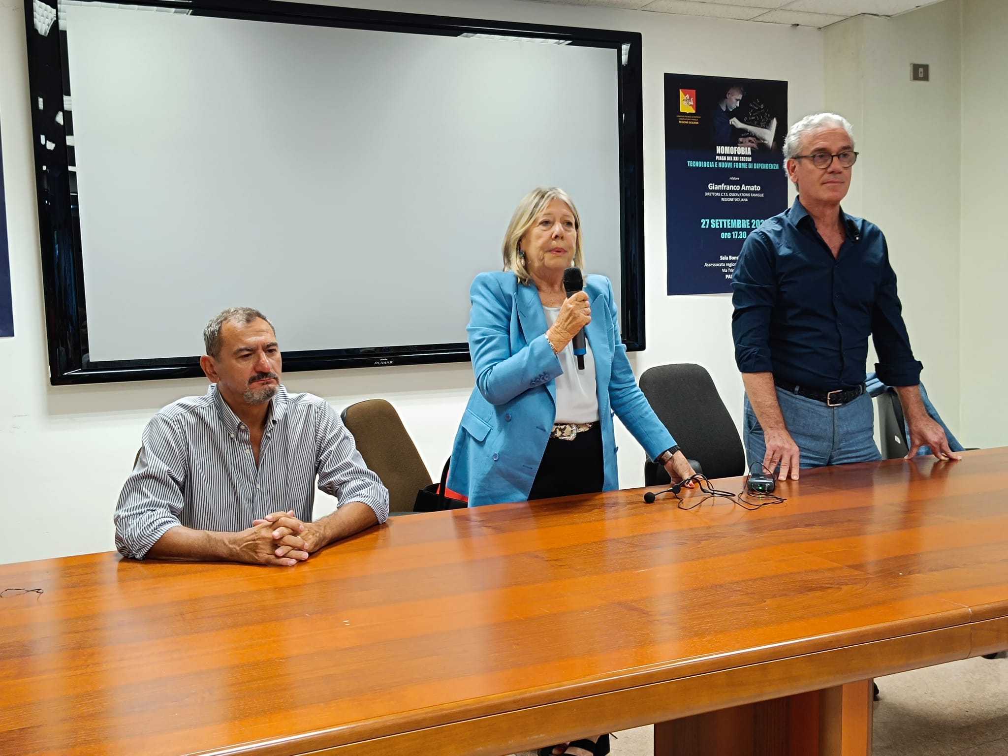 Sicilia. Famiglia, cresce la dipendenza dagli smartphone: nomofobia nuova emergenza tra i più giovani