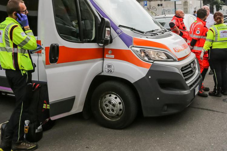Caltanissetta, donna partorisce in ambulanza: un encomio per gli operatori del 118