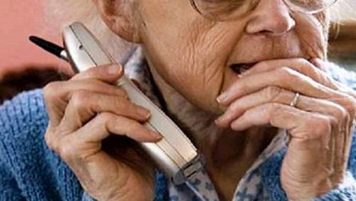 Coraggiosa nonnina di 91 anni sventa truffa ai suoi danni e fa arrestare dai carabinieri due 50enni