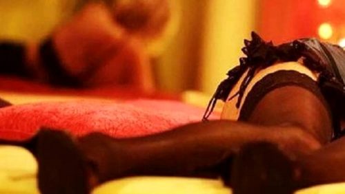 Denunce di mogli tradite dai mariti che facevano sesso a pagamento fanno chiudere villetta a luci rosse