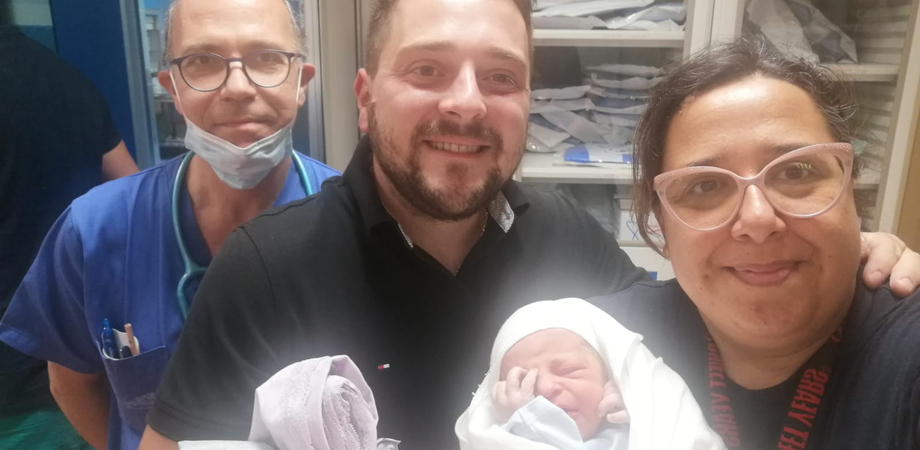 Caltanissetta, Fiocco azzurro in ambulanza: un bimbo nasce nel tragitto verso il Sant’Elia