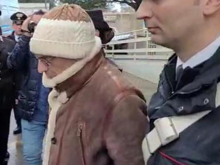 Messina Denaro, sospese cure per il cancro: solo terapia del dolore. Causa l’aggravamento delle sue condizioni di salute, si pensa di non riportarlo più in cella