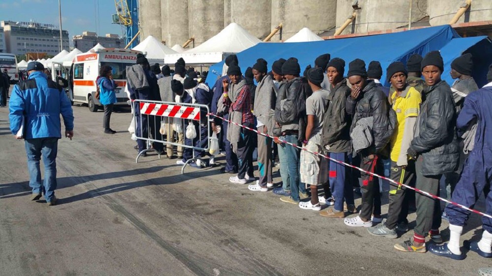Migranti: 753 in hotspot di Lampedusa, 430 vanno via