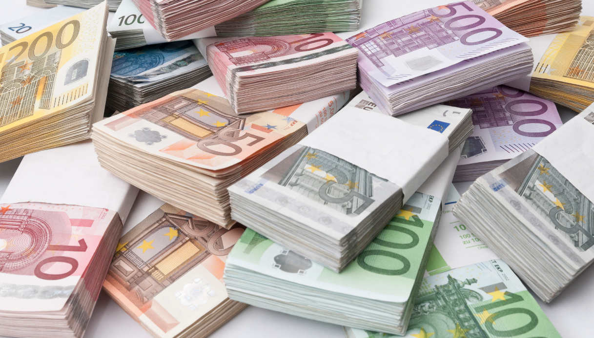 18enne diventa milionario per qualche ora, ma poi restituisce 10 milioni di euro versatigli per errore di trascrizione dalla Banca