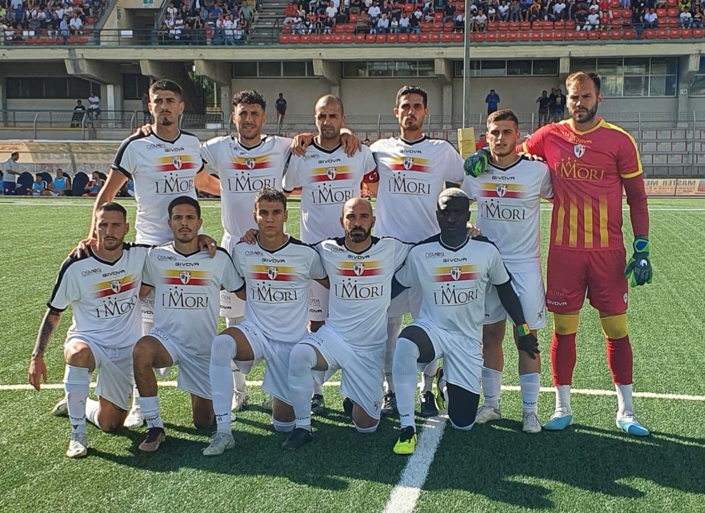 Eccellenza. La Nissa batte 2-1 l’Unitas Sciacca: terza vittoria di fila e primato in classifica a punteggio pieno