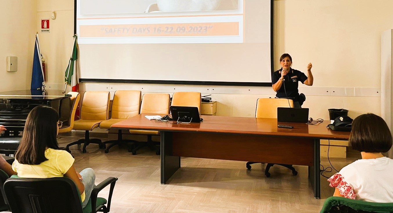 Caltanissetta. La Polizia Stradale incontra gli studenti del Liceo Manzoni per la “Settimana europea della Mobilità”