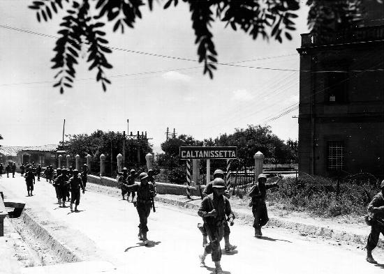 A Caltanissetta si commemora l’80° anniversario dello sbarco alleato in Sicilia con “StoricaMente1943 in tour”