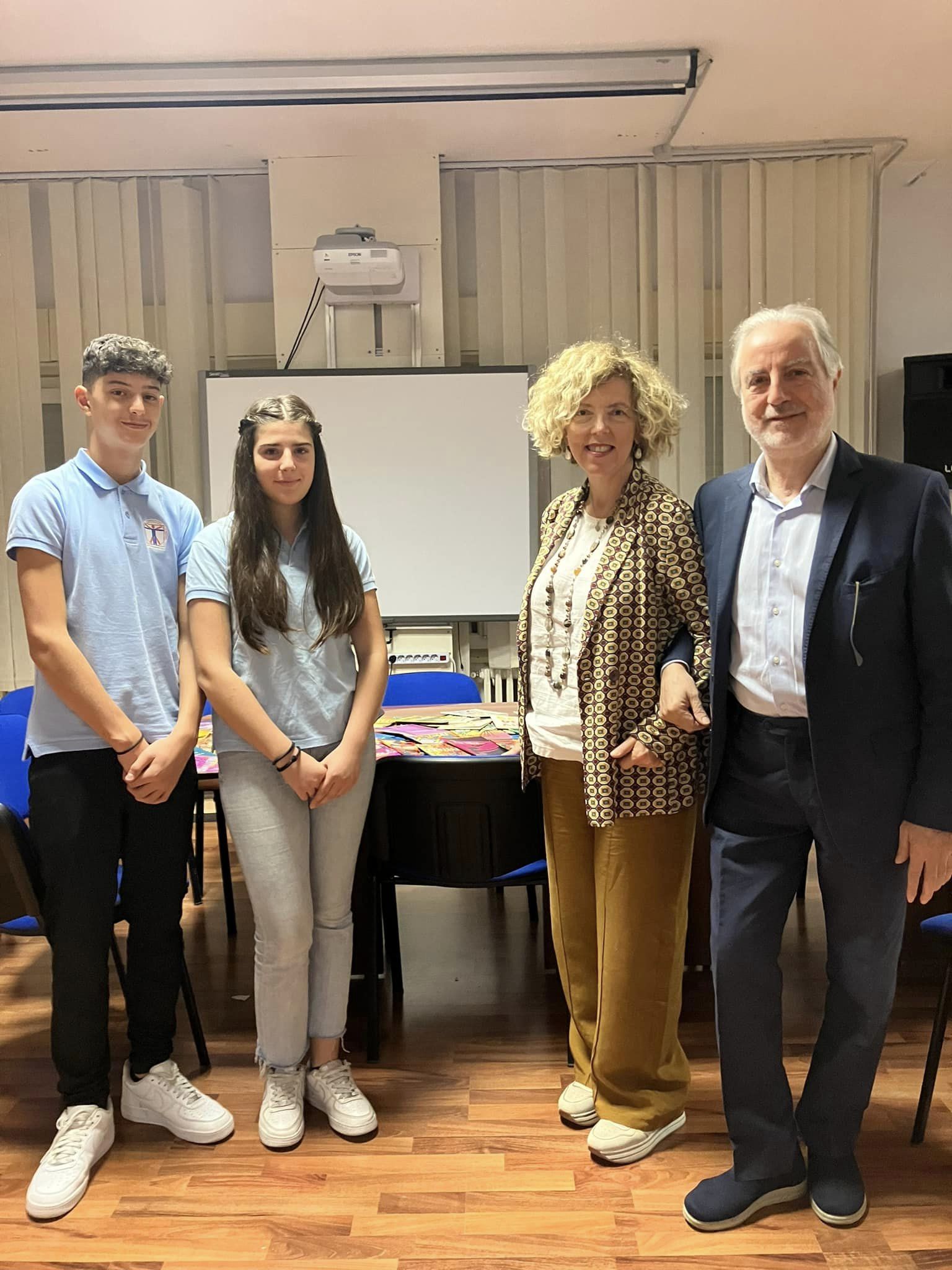 Mussomeli, preside in pensione prof. Vaccaro incontra alunni scuola di Via Concetto Marchesi e dona ad ognuno un libro