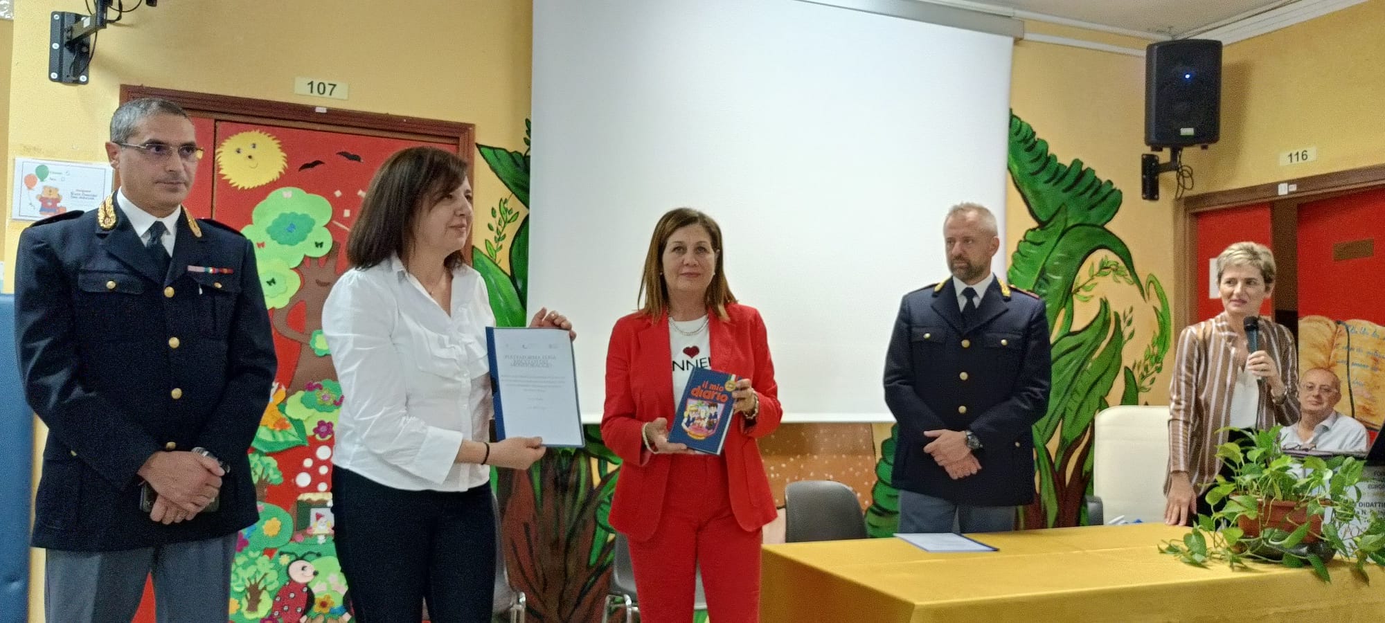 Caltanissetta. Il Questore al Circolo Didattico “Sciascia” per la presentazione del progetto “Cyberaccontiamo”