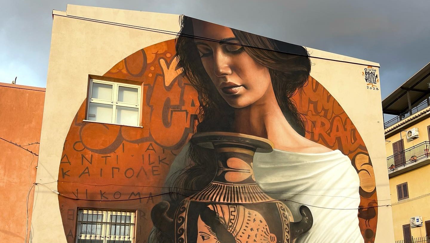 Marianopoli. Giulio Rosk Gebbia realizza il murale la “Dama di Misistrato”