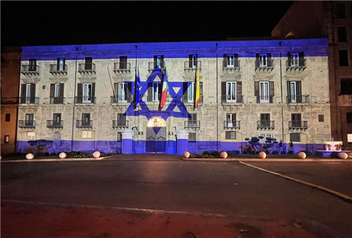 La solidarietà della presidenza della Regione Sicilia al popolo israeliano: la bandiera proiettata su Palazzo d’Orléans