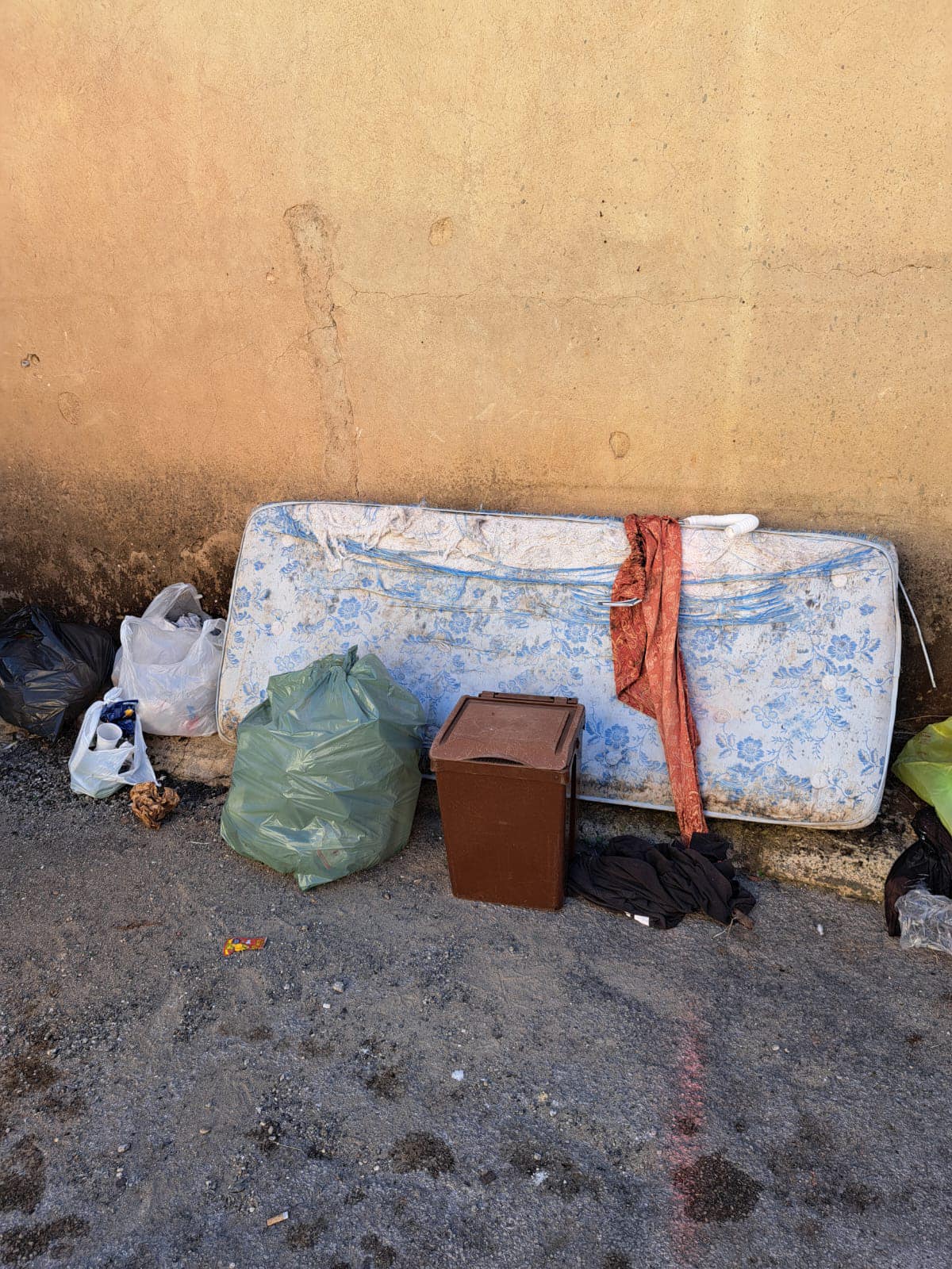 San Cataldo. Va avanti la battaglia contro l’abbandono di rifiuti per strada: sanzionate quattro persone