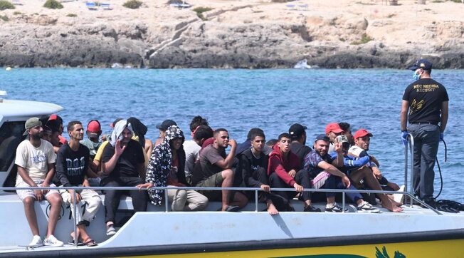 A Lampedusa finita la ‘tregua’, altri maxi sbarchi