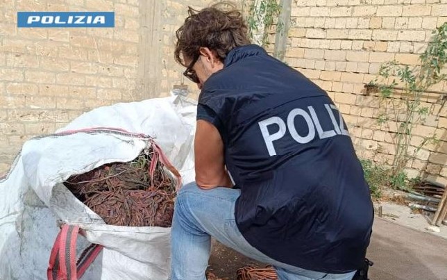 Caltanissetta. Gestione rifiuti non autorizzata: 39enne denunciato dalla Polizia; sequestrate 3 tonnellate di rame