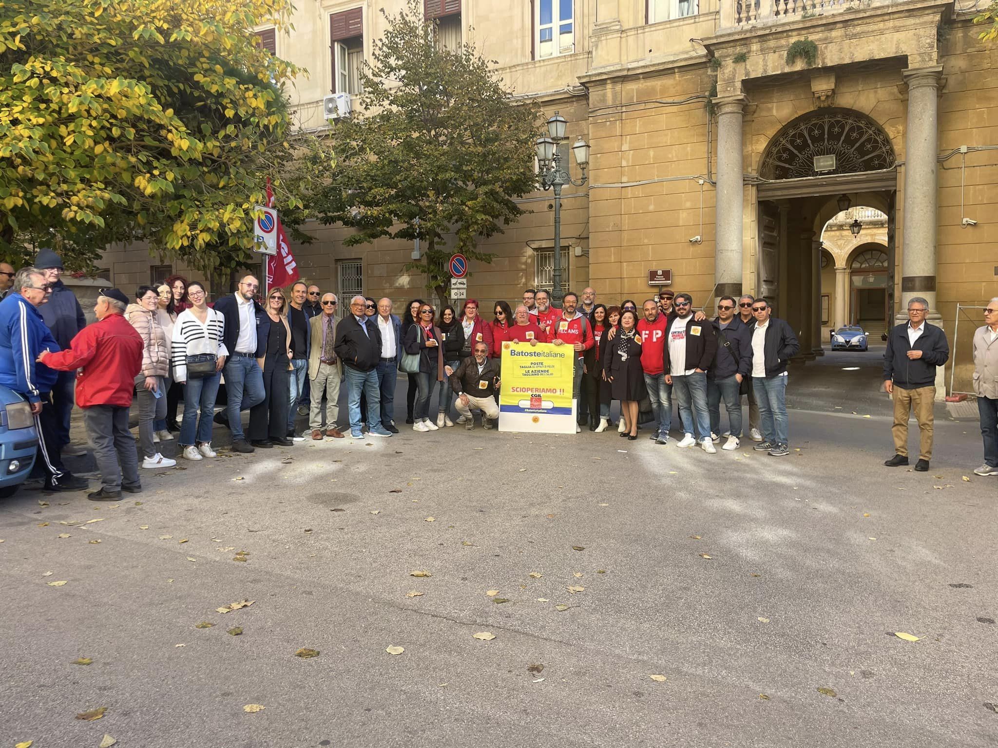 Caltanissetta. Sit in di Cgil e Uil dinanzi la Prefettura per pubblico impiego, scuola e multiservizi
