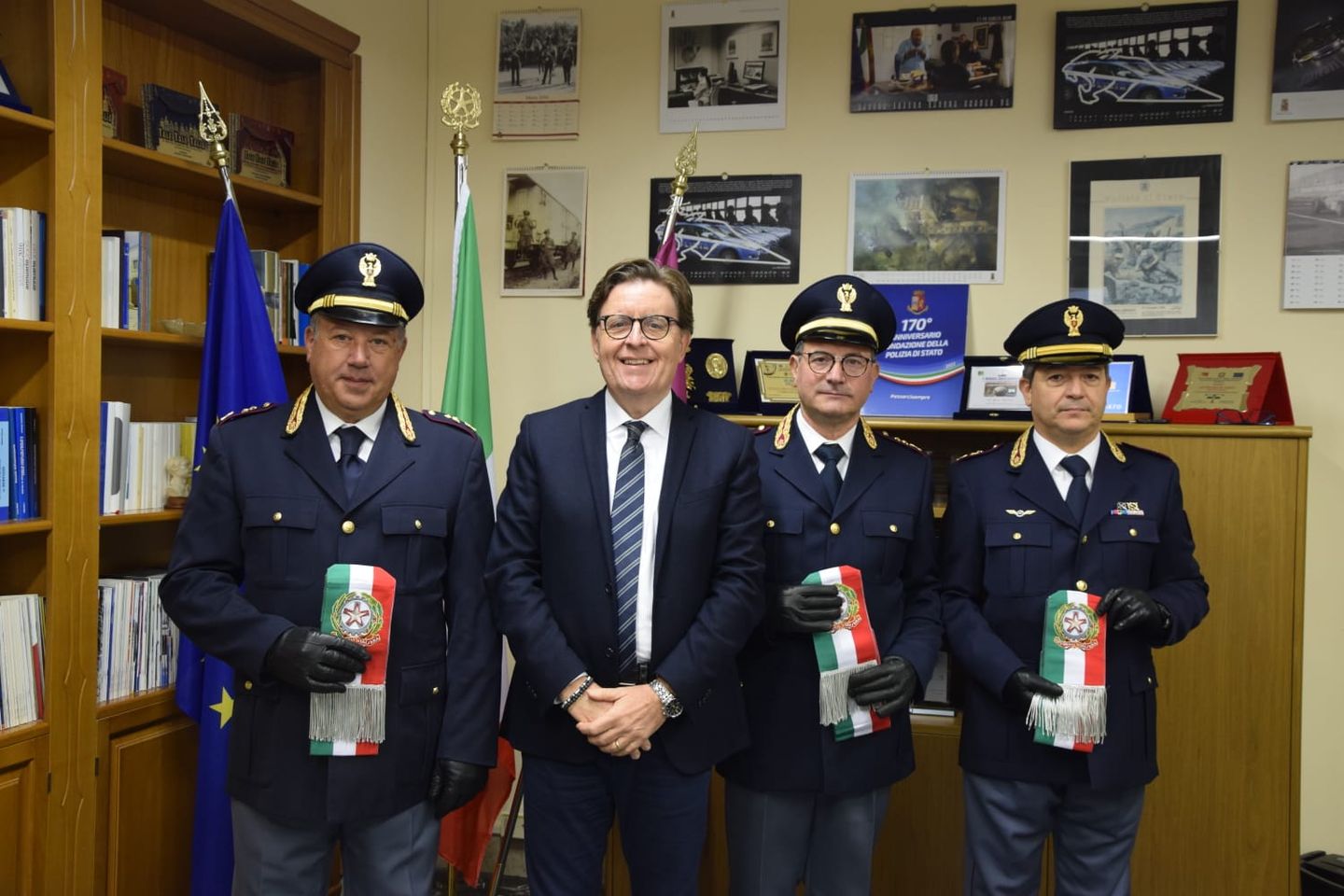 Ad Enna consegnate le Sciarpe Tricolori ai Commissari del ruolo direttivo della Polizia di Stato, nominati con decorrenza 1 gennaio 2023