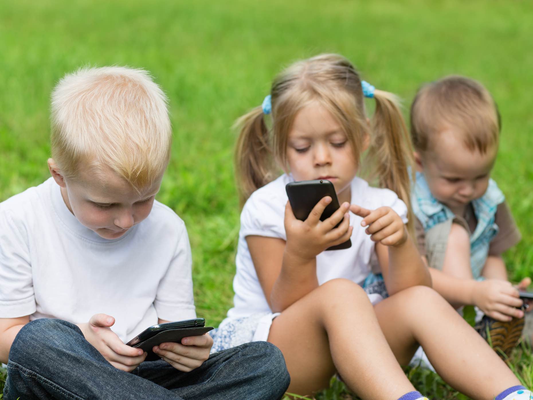 Infanzia, smartphone quotidiano per 30% bambini. Adolescenti connessi per oltre 5 ore