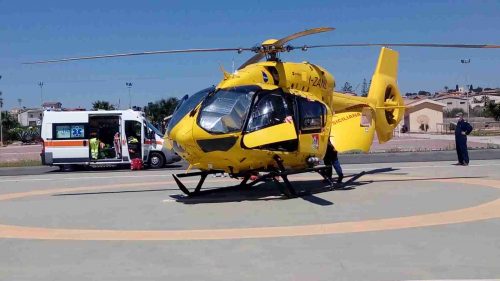 Si schianta con lo scooter contro auto, muore 17enne