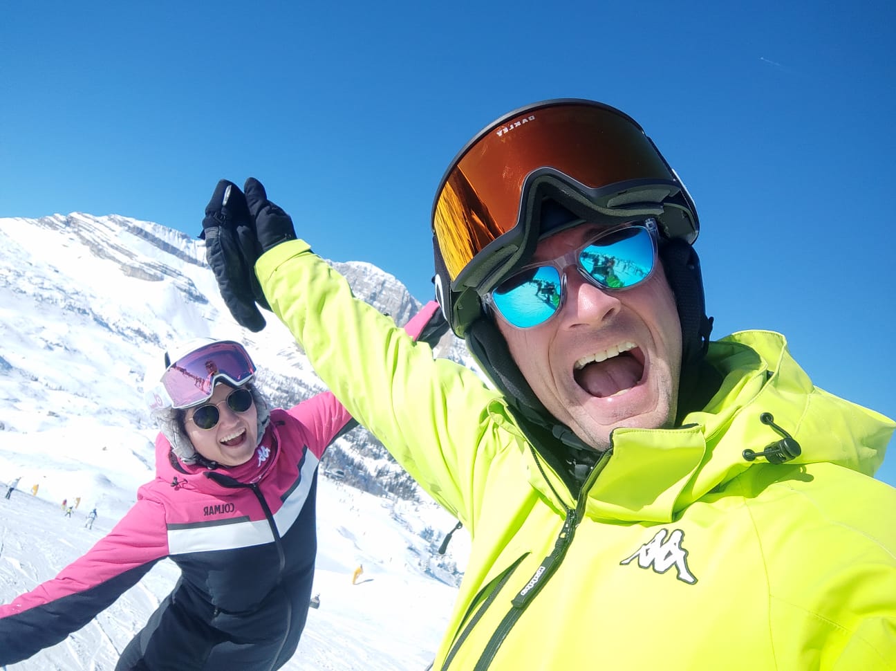 Salute. 30.000 incidenti l’anno sugli sci, l’ortopedico: “Allenarsi per evitarli”