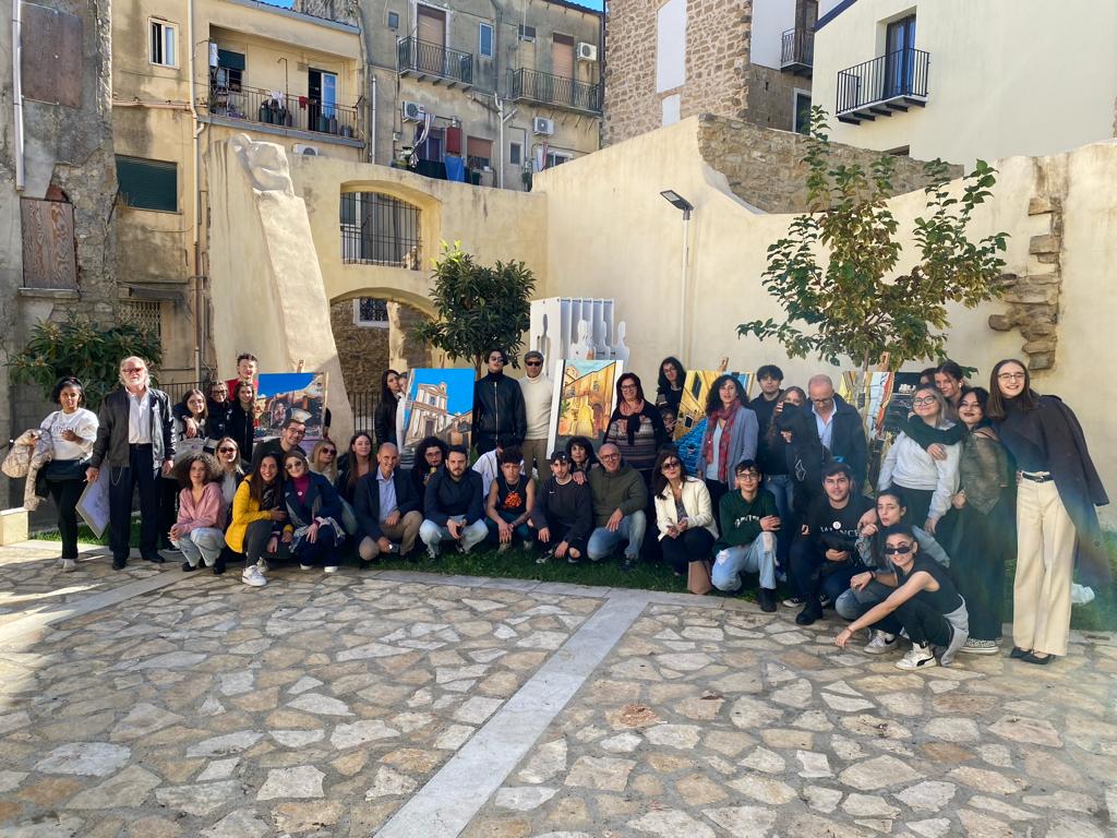 Caltanissetta. La piazzetta dello storico quartiere alla Provvidenza immersa nell’arte e nella cultura