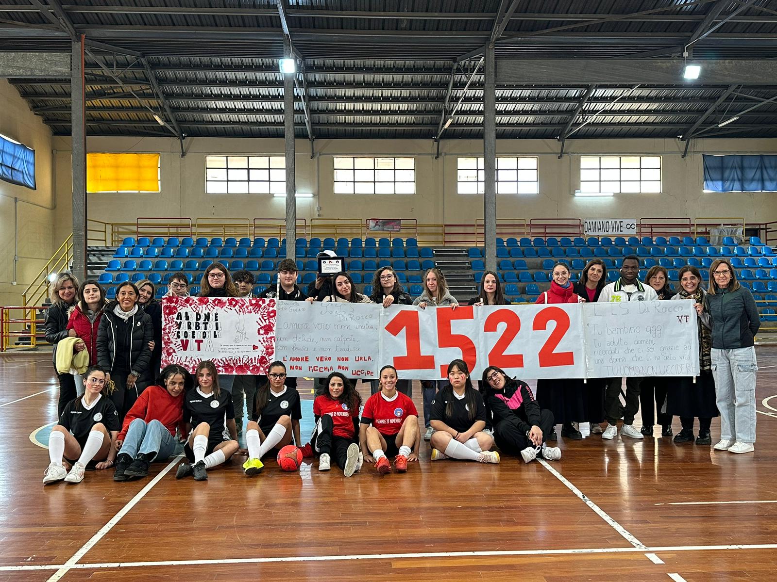 Caltanissetta. Le ragazze del calcio a 5 del “Di Rocco” protagoniste al Pala Milan per la Giornata contro la violenza sulle donne