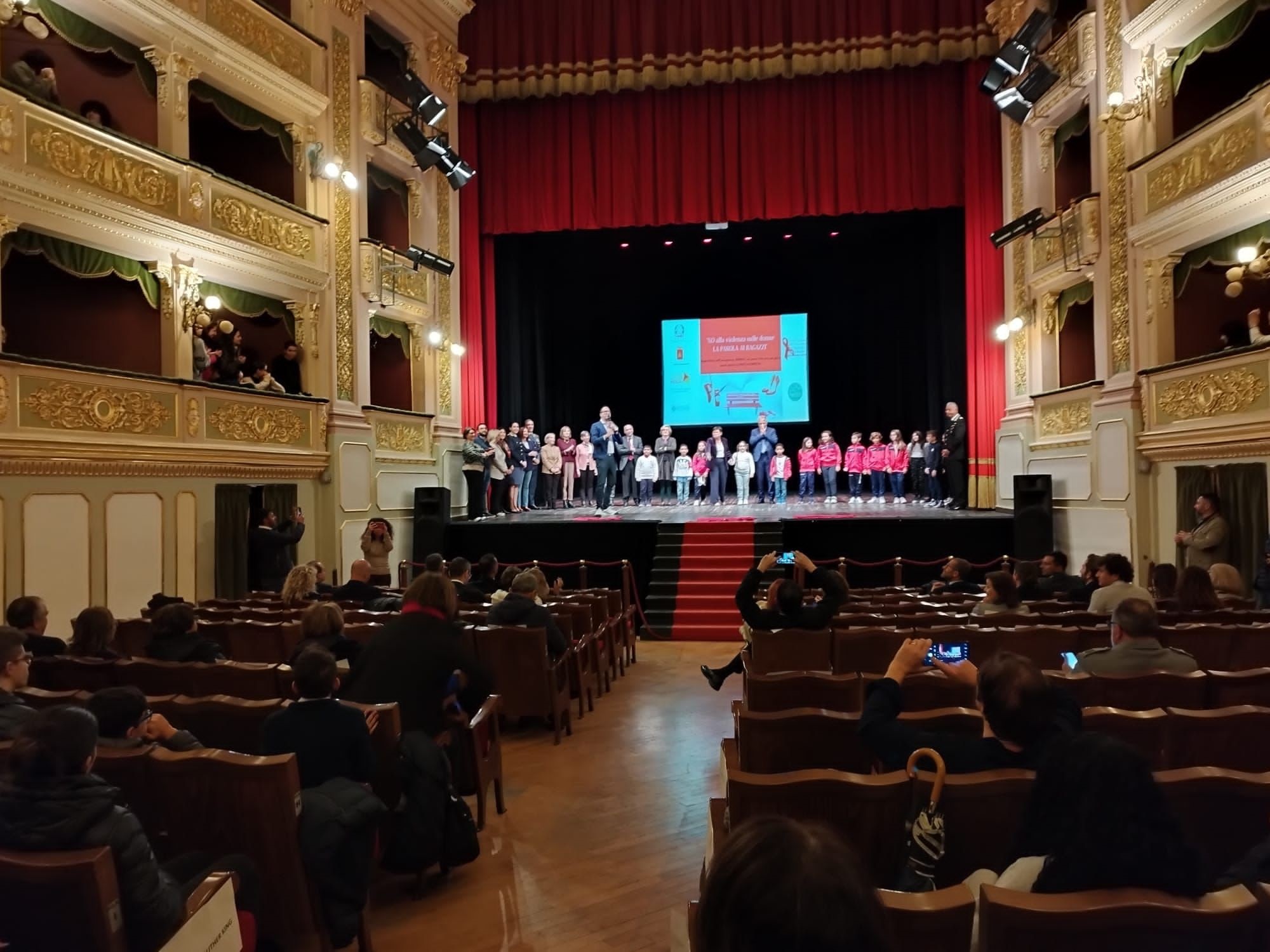 Caltanissetta. “No” alla violenza sulle donne: al Teatro Regina Margherita la parola ai ragazzi delle scuole