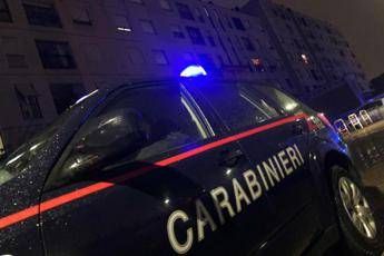 Lite per un parcheggio finisce a martellate a Napoli, 34enne ferito