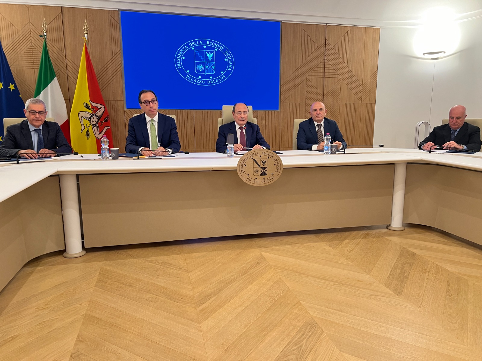 Caro-voli, Schifani: «Da dicembre la Regione avvia gli sconti per i residenti in Sicilia»