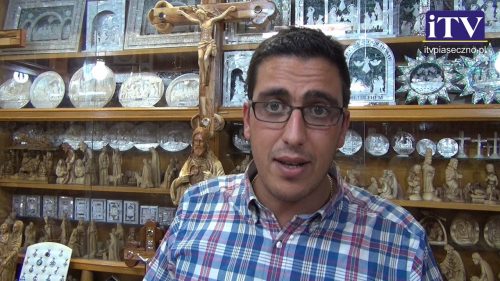 Una bella storia, Rony e i suoi presepi di Betlemme: “Io resisto”