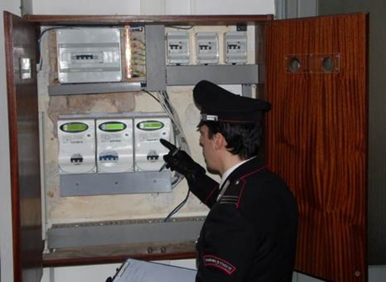 Sicilia, allaccio abusivo a rete Enel per oltre 50 mila euro: scoperte 8 famiglie