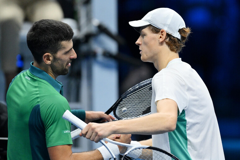 Atp Finals, Djokovic batte Alcaraz, grande finale con Sinner