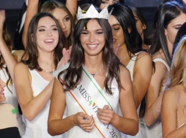 Miss Italia 2023 è la piemontese Francesca Bergesio: la 19enne entra nella storia del concorso di bellezza