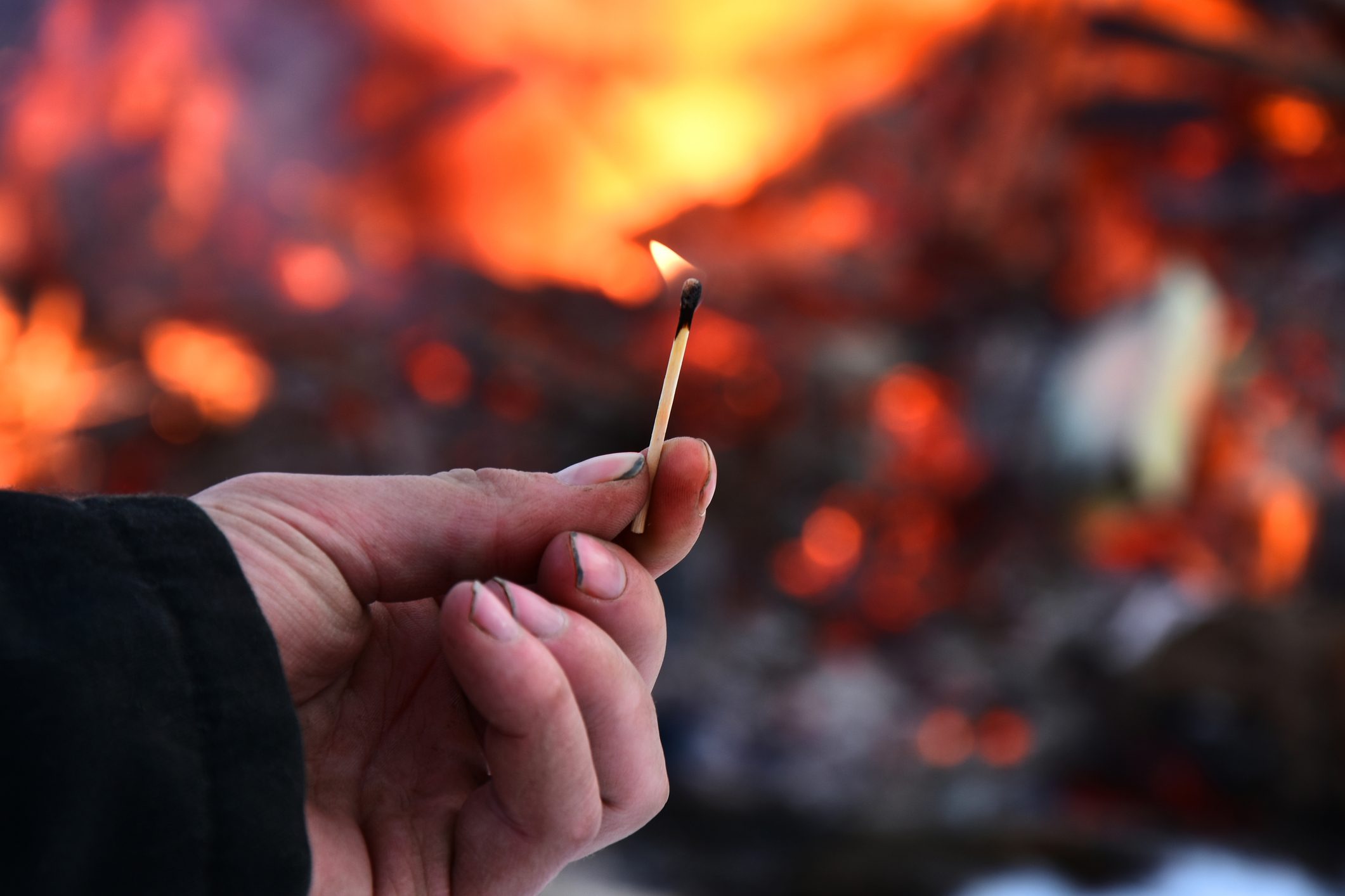 Sicilia. Dà fuoco alla casa della nonna della ex moglie, arrestato 27enne