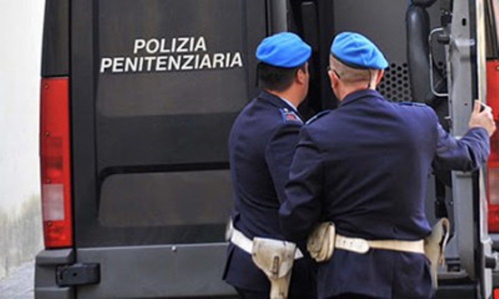 Carceri, firmato bando per l’assunzione di 2.568 allievi agenti polizia penitenziaria