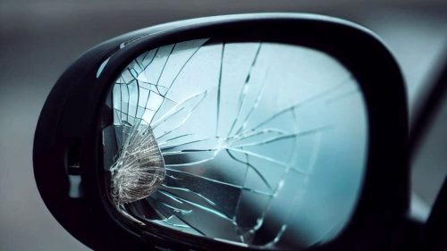 Truffa dello specchietto: denunciata dai Carabinieri una coppia di giovani