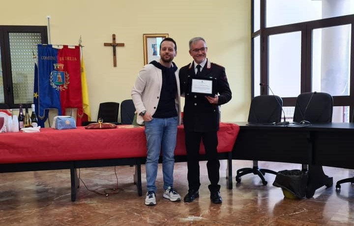 Delia. Il saluto in Aula consiliare al luogotenente dei Carabinieri che, dal 30 dicembre, prenderà servizio a Campobello di Licata