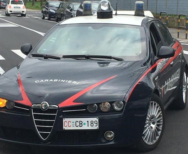 Catania, sorpreso a consegnare hashish in confezioni di dolciumi: arrestato 23enne