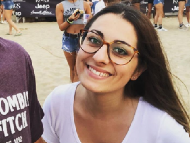 Un nuovo femminicidio insanguina il Veneto: uccisa a coltellate una giovane mamma di 27 anni incinta di 3 mesi; è caccia all’omicida