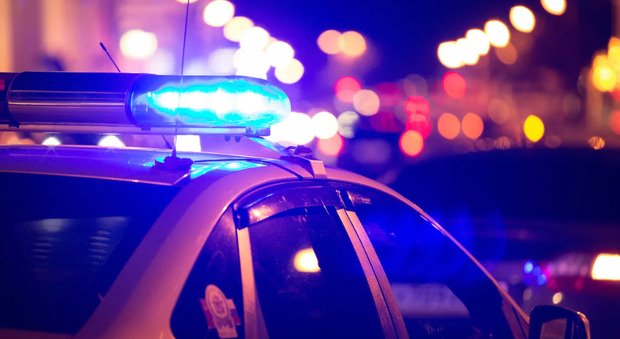 Due persone accoltellate a Parigi al grido “Allah akbar”: un morto e un ferito; attentatore arrestato