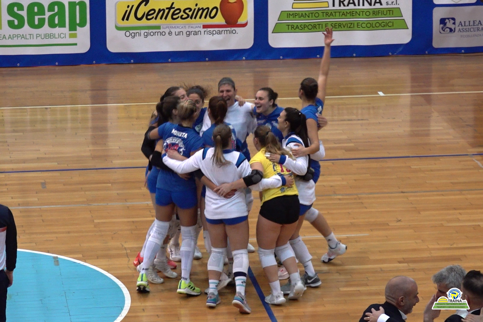 Pallavolo femminile B2. Una super Traina rimonta la capolista Modica, le infligge la prima sconfitta e si porta a – 1 dalla vetta della classifica