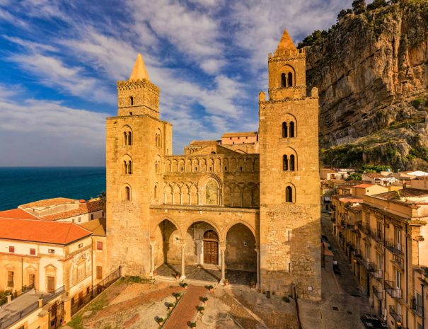 Natale 2023 in Sicilia. Dal 2 dicembre al 7 gennaio a Cefalù apertura degli Itinerari in Cattedrale e la Mostra Osterio Magno