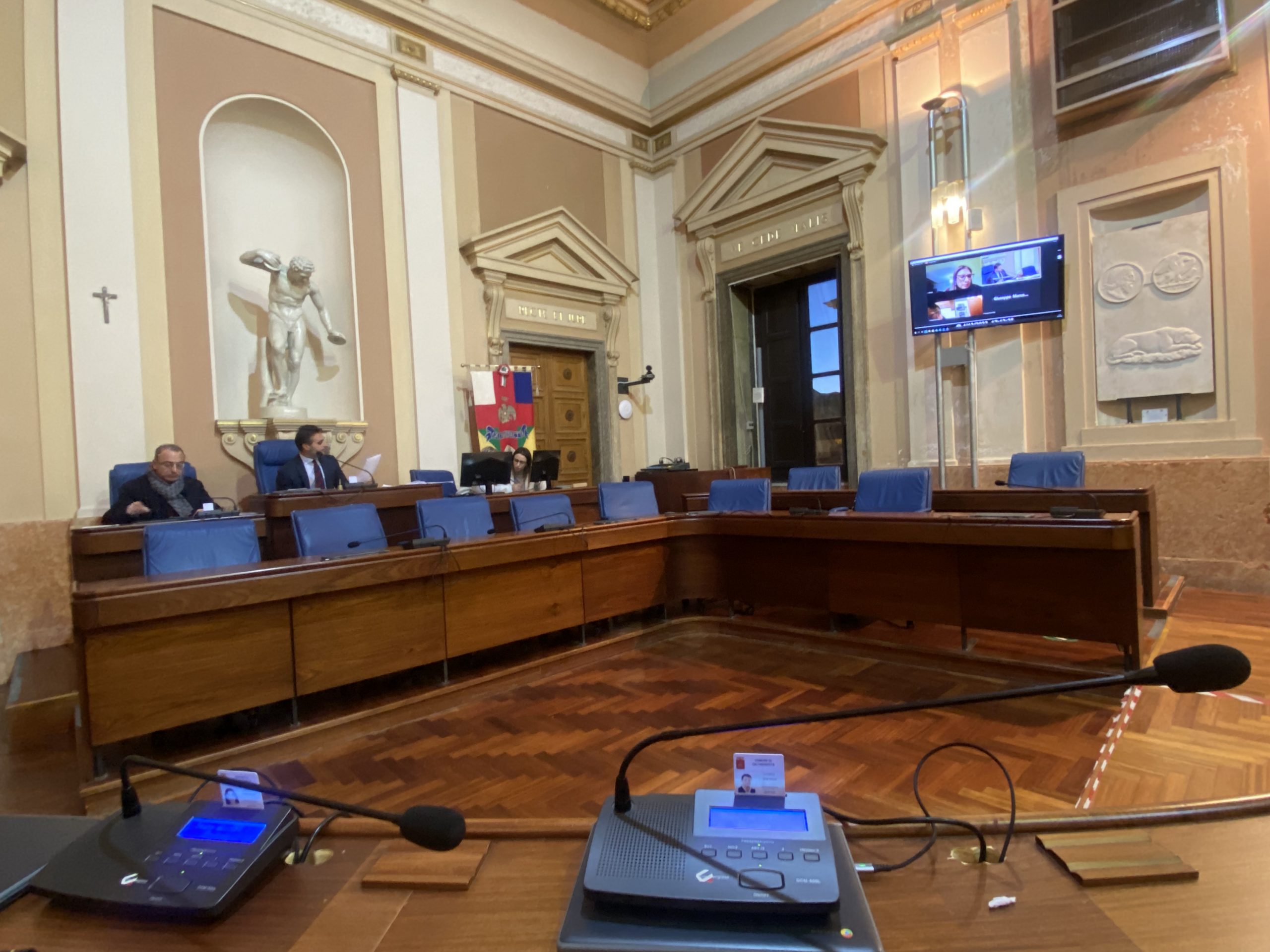 Caltanissetta, Giunta assente al Question Time e l’opposizione occupa l’aula consiliare